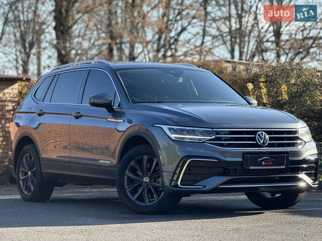 Серый Фольксваген Тигуан, объемом двигателя 2 л и пробегом 120 тыс. км за 23500 $, фото 1 на Automoto.ua