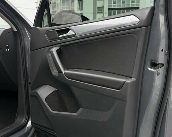 Серый Фольксваген Тигуан, объемом двигателя 1.97 л и пробегом 158 тыс. км за 28999 $, фото 42 на Automoto.ua