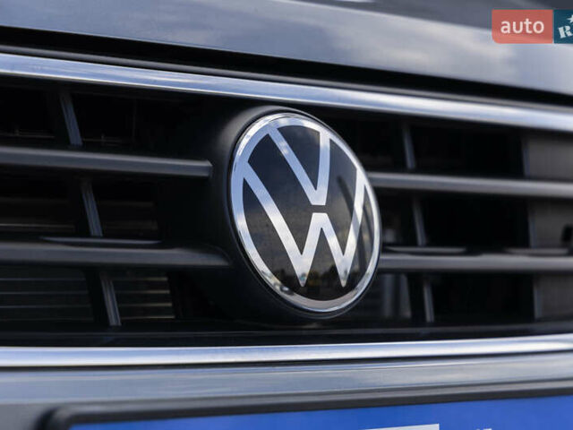 Сірий Фольксваген Тігуан, об'ємом двигуна 2 л та пробігом 2 тис. км за 24200 $, фото 3 на Automoto.ua