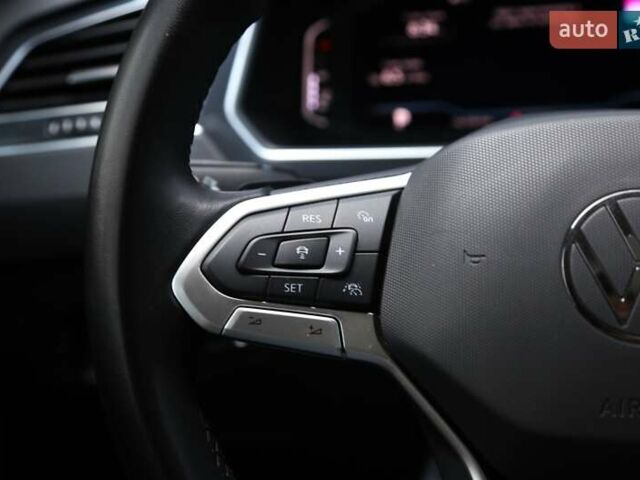 Сірий Фольксваген Тігуан, об'ємом двигуна 1.97 л та пробігом 14 тис. км за 41000 $, фото 33 на Automoto.ua