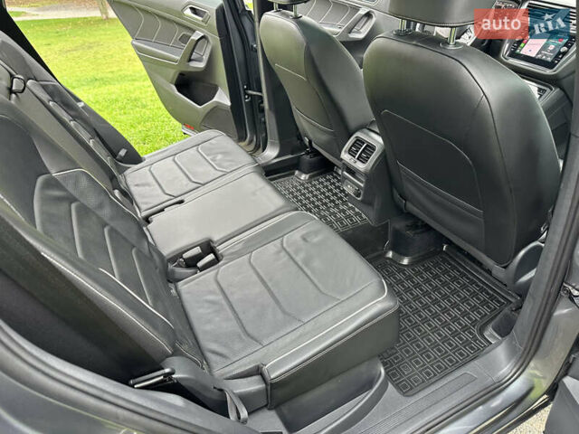 Сірий Фольксваген Тігуан, об'ємом двигуна 2 л та пробігом 21 тис. км за 29999 $, фото 57 на Automoto.ua