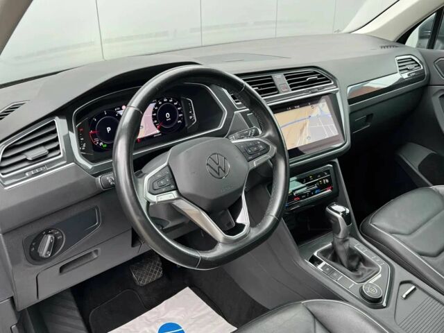 Серый Фольксваген Тигуан, объемом двигателя 2 л и пробегом 13 тыс. км за 17000 $, фото 8 на Automoto.ua