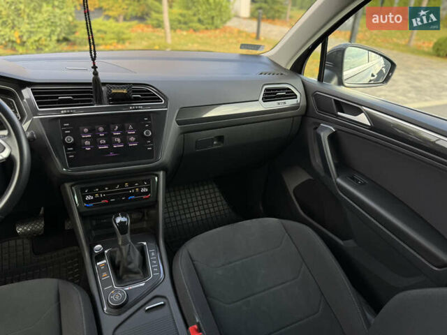 Серый Фольксваген Тигуан, объемом двигателя 1.97 л и пробегом 199 тыс. км за 31999 $, фото 48 на Automoto.ua