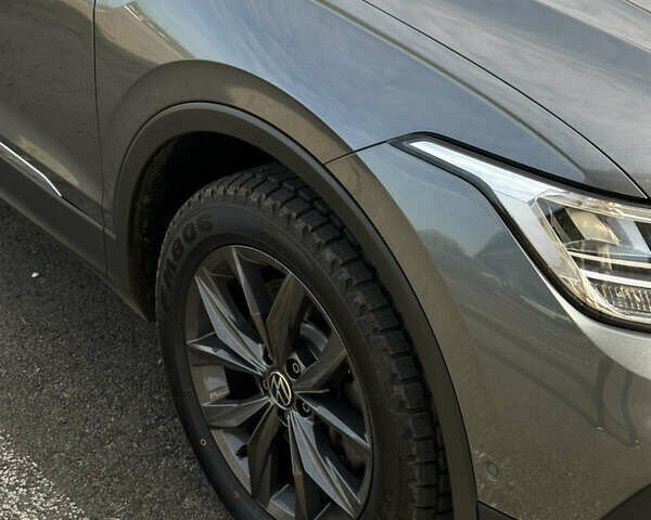 Серый Фольксваген Тигуан, объемом двигателя 1.97 л и пробегом 199 тыс. км за 32500 $, фото 8 на Automoto.ua