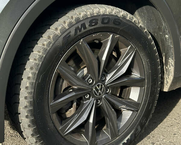 Серый Фольксваген Тигуан, объемом двигателя 1.97 л и пробегом 199 тыс. км за 32500 $, фото 16 на Automoto.ua