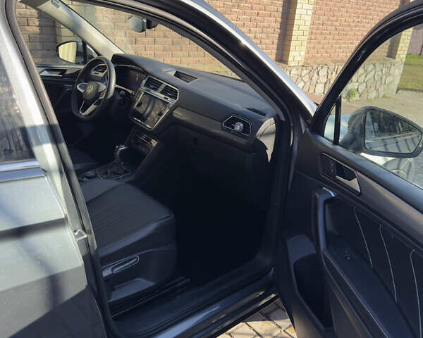 Сірий Фольксваген Тігуан, об'ємом двигуна 2 л та пробігом 97 тис. км за 24300 $, фото 6 на Automoto.ua