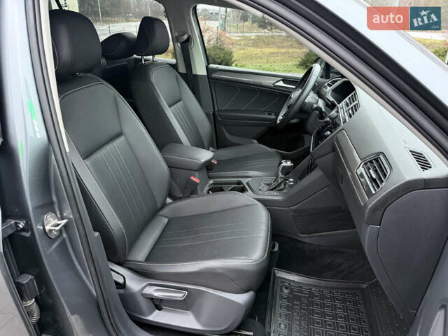 Серый Фольксваген Тигуан, объемом двигателя 1.98 л и пробегом 69 тыс. км за 23450 $, фото 46 на Automoto.ua