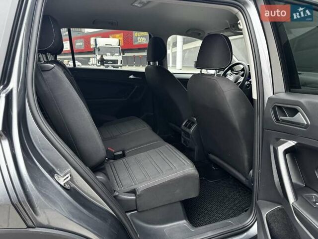 Серый Фольксваген Тигуан, объемом двигателя 2 л и пробегом 50 тыс. км за 22900 $, фото 12 на Automoto.ua