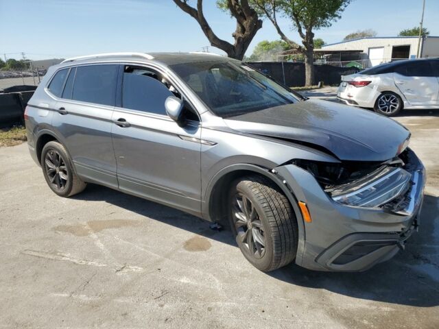 Серый Фольксваген Тигуан, объемом двигателя 2 л и пробегом 29 тыс. км за 15900 $, фото 2 на Automoto.ua