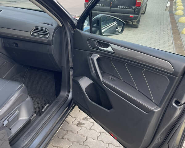 Серый Фольксваген Тигуан, объемом двигателя 1.98 л и пробегом 81 тыс. км за 24700 $, фото 29 на Automoto.ua