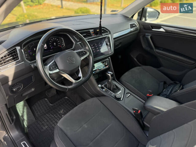 Серый Фольксваген Тигуан, объемом двигателя 1.97 л и пробегом 199 тыс. км за 32000 $, фото 21 на Automoto.ua