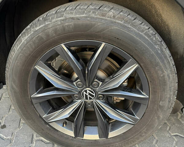 Серый Фольксваген Тигуан, объемом двигателя 1.98 л и пробегом 60 тыс. км за 28300 $, фото 10 на Automoto.ua