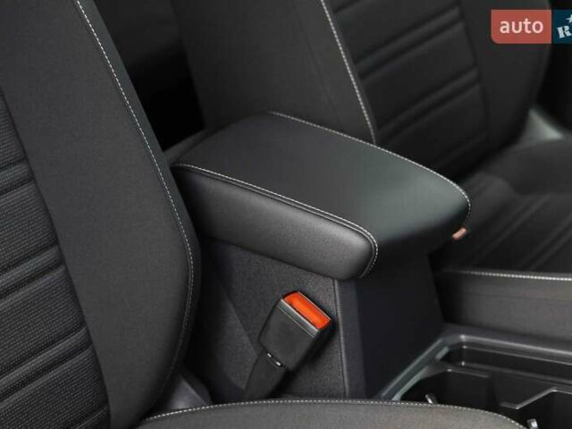 Сірий Фольксваген Тігуан, об'ємом двигуна 2 л та пробігом 2 тис. км за 24200 $, фото 42 на Automoto.ua