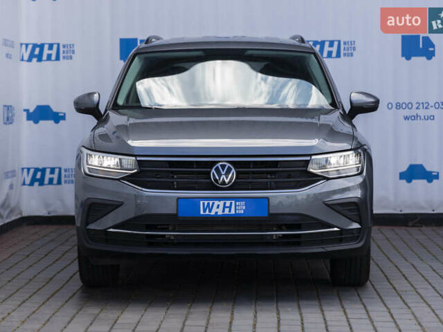 Сірий Фольксваген Тігуан, об'ємом двигуна 2 л та пробігом 2 тис. км за 24200 $, фото 2 на Automoto.ua