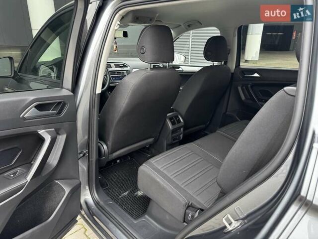 Серый Фольксваген Тигуан, объемом двигателя 2 л и пробегом 50 тыс. км за 22900 $, фото 11 на Automoto.ua