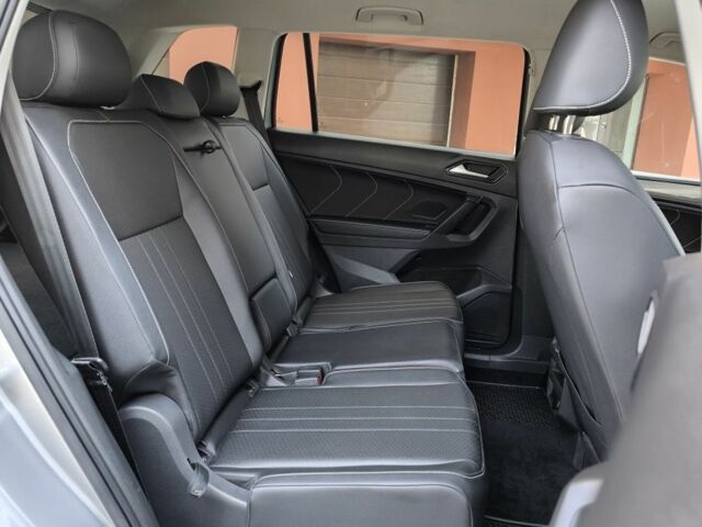 Серый Фольксваген Тигуан, объемом двигателя 2 л и пробегом 239 тыс. км за 20500 $, фото 5 на Automoto.ua