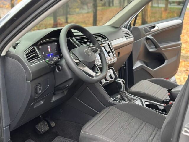 Серый Фольксваген Тигуан, объемом двигателя 2 л и пробегом 95 тыс. км за 22999 $, фото 6 на Automoto.ua