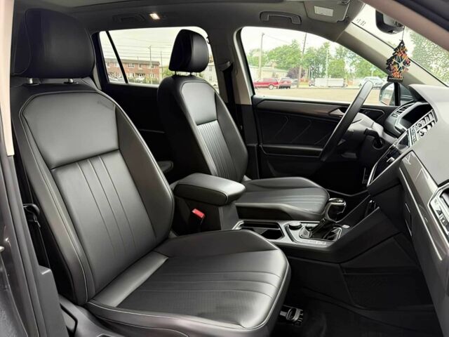 Сірий Фольксваген Тігуан, об'ємом двигуна 2 л та пробігом 27 тис. км за 11900 $, фото 9 на Automoto.ua