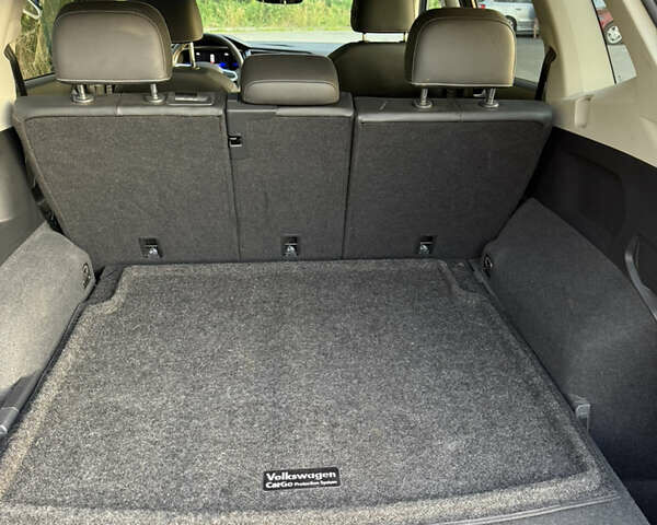 Серый Фольксваген Тигуан, объемом двигателя 1.98 л и пробегом 60 тыс. км за 28300 $, фото 4 на Automoto.ua