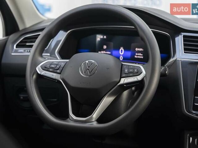 Сірий Фольксваген Тігуан, об'ємом двигуна 2 л та пробігом 2 тис. км за 24200 $, фото 30 на Automoto.ua