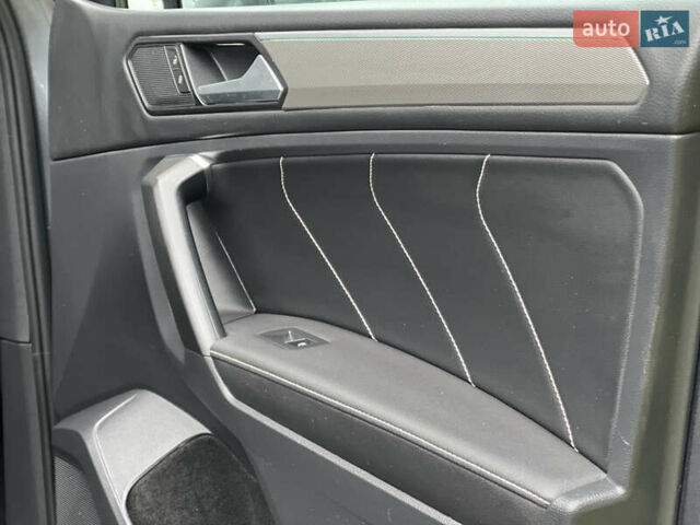 Серый Фольксваген Тигуан, объемом двигателя 1.98 л и пробегом 32 тыс. км за 29500 $, фото 78 на Automoto.ua