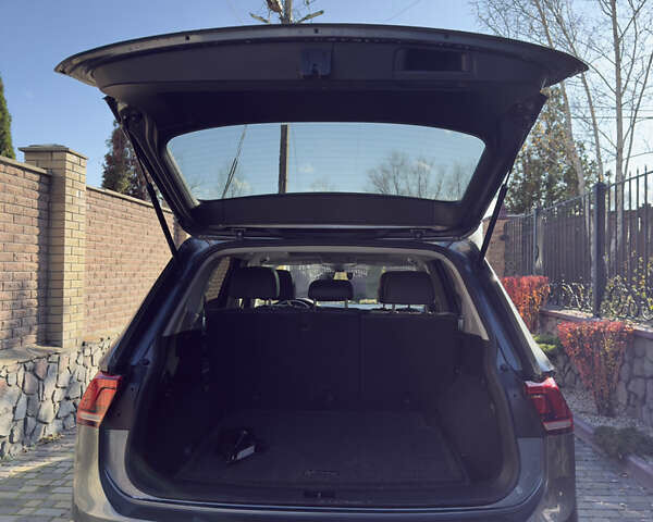 Сірий Фольксваген Тігуан, об'ємом двигуна 2 л та пробігом 97 тис. км за 24300 $, фото 3 на Automoto.ua