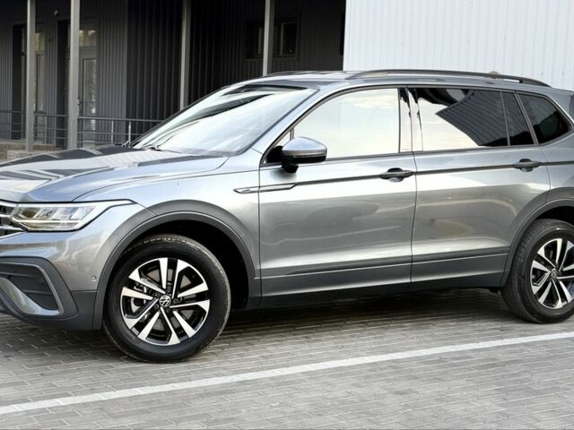 Серый Фольксваген Тигуан, объемом двигателя 2 л и пробегом 55 тыс. км за 21300 $, фото 6 на Automoto.ua