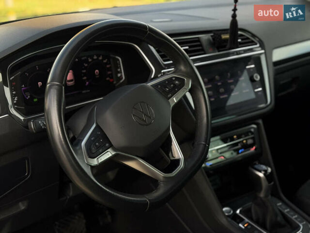 Серый Фольксваген Тигуан, объемом двигателя 1.97 л и пробегом 199 тыс. км за 31999 $, фото 36 на Automoto.ua