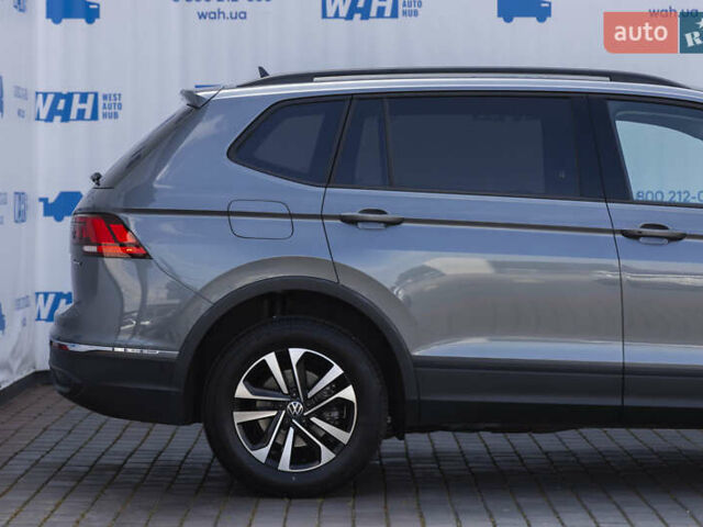 Сірий Фольксваген Тігуан, об'ємом двигуна 2 л та пробігом 2 тис. км за 24200 $, фото 4 на Automoto.ua