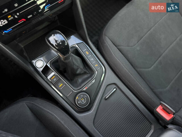 Серый Фольксваген Тигуан, объемом двигателя 1.97 л и пробегом 199 тыс. км за 32000 $, фото 62 на Automoto.ua