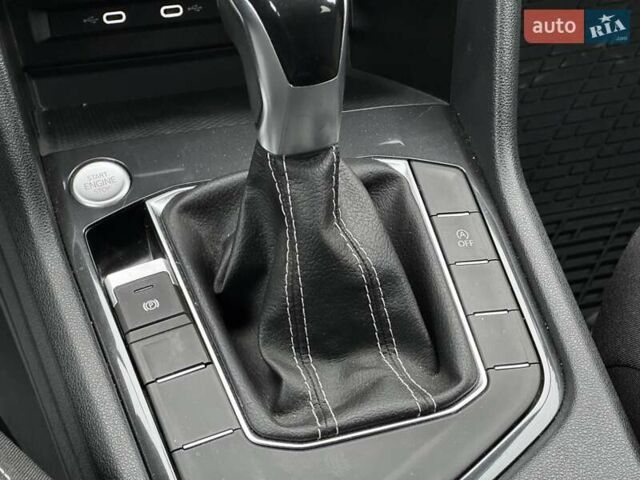 Серый Фольксваген Тигуан, объемом двигателя 2 л и пробегом 50 тыс. км за 22900 $, фото 22 на Automoto.ua