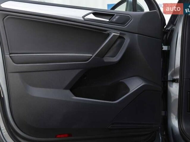 Сірий Фольксваген Тігуан, об'ємом двигуна 2 л та пробігом 2 тис. км за 24200 $, фото 20 на Automoto.ua