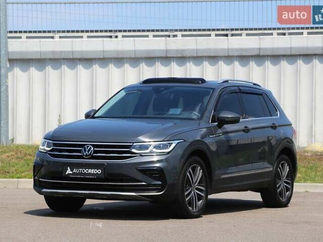 Сірий Фольксваген Тігуан, об'ємом двигуна 1.97 л та пробігом 14 тис. км за 41000 $, фото 2 на Automoto.ua