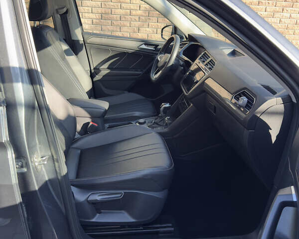 Сірий Фольксваген Тігуан, об'ємом двигуна 2 л та пробігом 97 тис. км за 24300 $, фото 9 на Automoto.ua