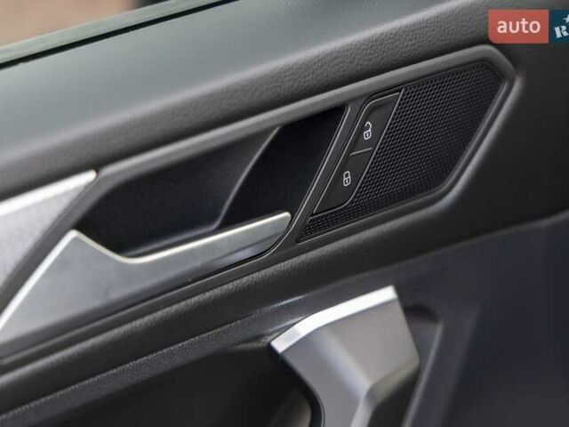 Сірий Фольксваген Тігуан, об'ємом двигуна 2 л та пробігом 2 тис. км за 24200 $, фото 19 на Automoto.ua