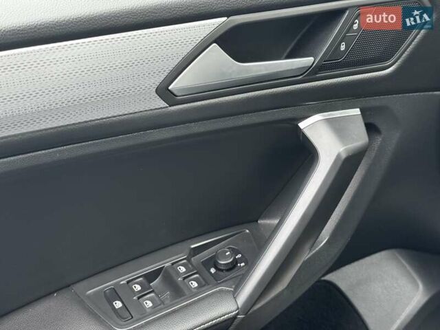 Серый Фольксваген Тигуан, объемом двигателя 2 л и пробегом 50 тыс. км за 22900 $, фото 24 на Automoto.ua