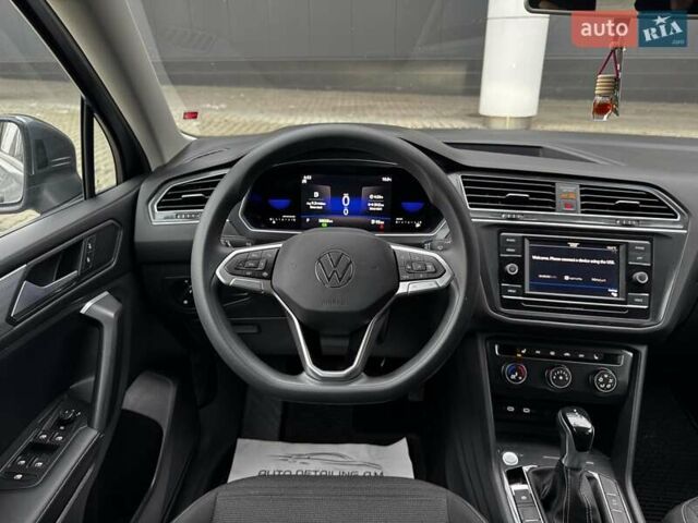Серый Фольксваген Тигуан, объемом двигателя 2 л и пробегом 50 тыс. км за 22900 $, фото 17 на Automoto.ua
