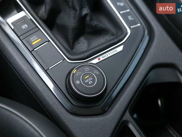 Сірий Фольксваген Тігуан, об'ємом двигуна 1.97 л та пробігом 14 тис. км за 41000 $, фото 27 на Automoto.ua