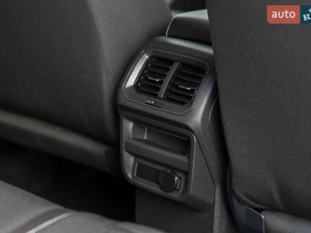 Сірий Фольксваген Тігуан, об'ємом двигуна 2 л та пробігом 2 тис. км за 24200 $, фото 44 на Automoto.ua