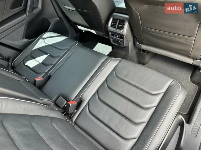 Сірий Фольксваген Тігуан, об'ємом двигуна 2 л та пробігом 51 тис. км за 33500 $, фото 6 на Automoto.ua