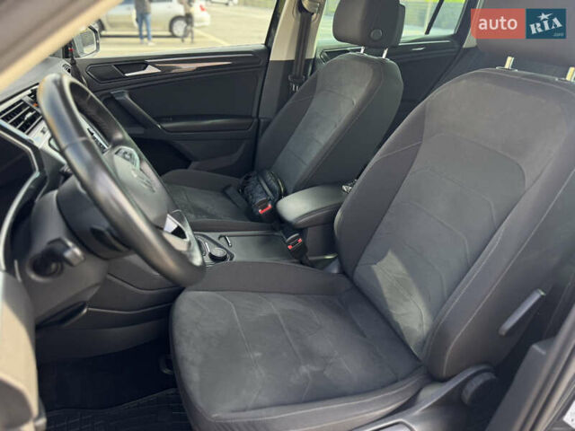 Серый Фольксваген Тигуан, объемом двигателя 1.97 л и пробегом 199 тыс. км за 32000 $, фото 22 на Automoto.ua