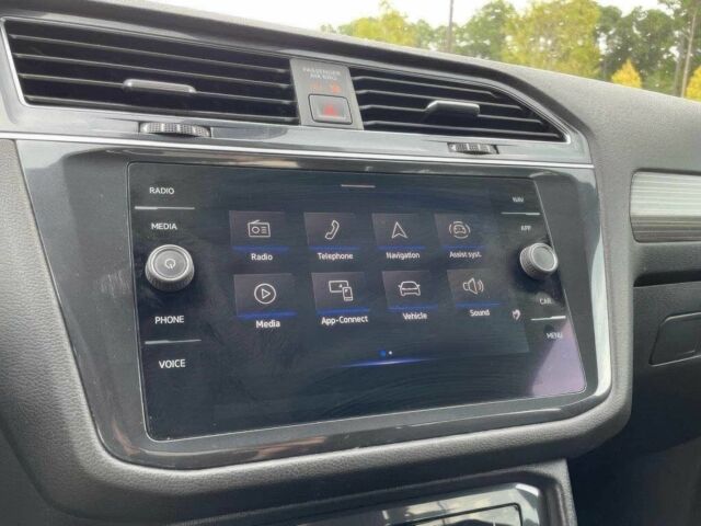 Серый Фольксваген Тигуан, объемом двигателя 2 л и пробегом 27 тыс. км за 17000 $, фото 8 на Automoto.ua