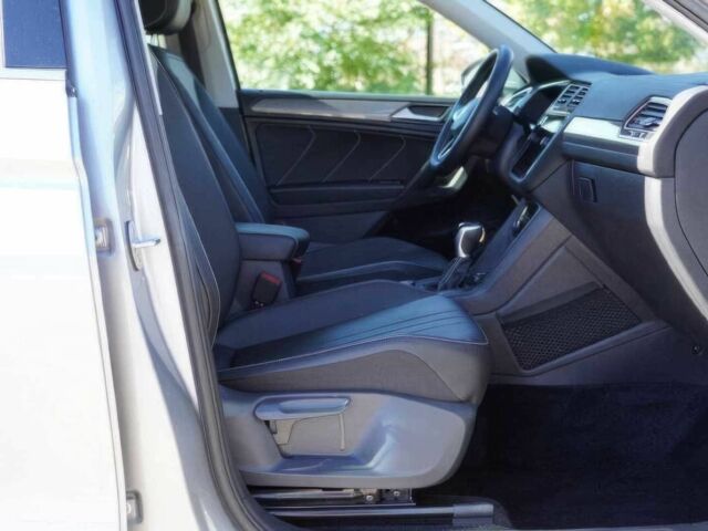 Сірий Фольксваген Тігуан, об'ємом двигуна 2 л та пробігом 26 тис. км за 18000 $, фото 8 на Automoto.ua