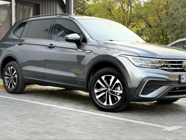 Серый Фольксваген Тигуан, объемом двигателя 2 л и пробегом 55 тыс. км за 21300 $, фото 4 на Automoto.ua