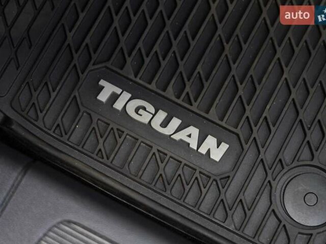 Сірий Фольксваген Тігуан, об'ємом двигуна 2 л та пробігом 2 тис. км за 24200 $, фото 21 на Automoto.ua