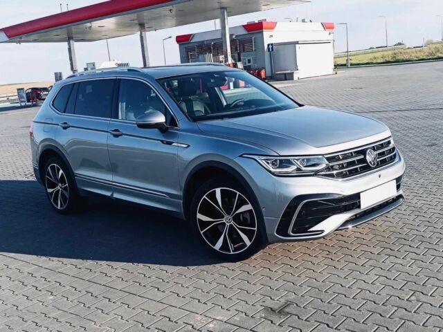 Сірий Фольксваген Тігуан, об'ємом двигуна 2 л та пробігом 11 тис. км за 20300 $, фото 2 на Automoto.ua