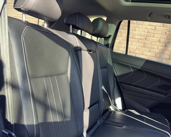 Сірий Фольксваген Тігуан, об'ємом двигуна 2 л та пробігом 97 тис. км за 24300 $, фото 7 на Automoto.ua