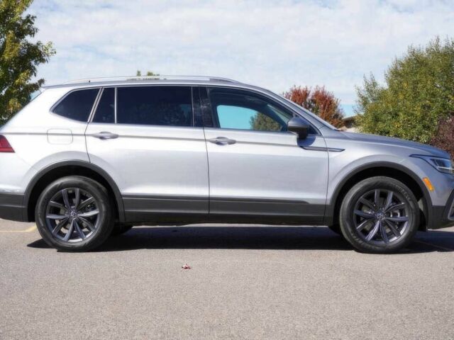 Сірий Фольксваген Тігуан, об'ємом двигуна 2 л та пробігом 26 тис. км за 18000 $, фото 2 на Automoto.ua