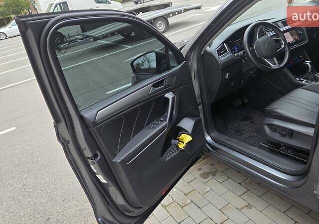 Серый Фольксваген Тигуан, объемом двигателя 1.98 л и пробегом 106 тыс. км за 23000 $, фото 11 на Automoto.ua