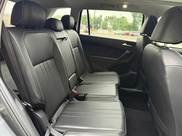 Сірий Фольксваген Тігуан, об'ємом двигуна 2 л та пробігом 27 тис. км за 11900 $, фото 11 на Automoto.ua